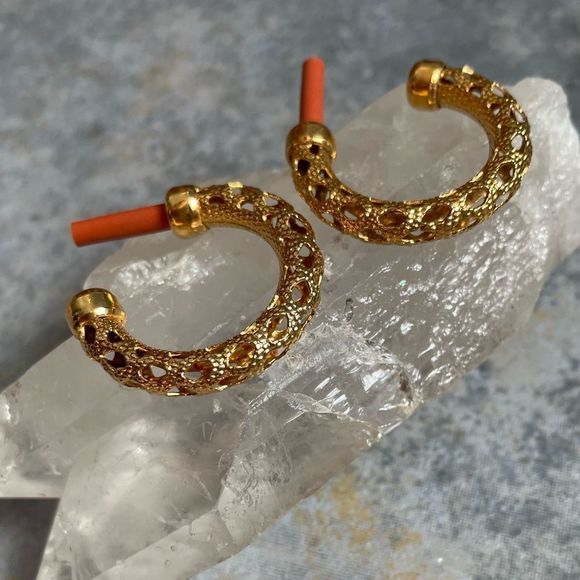 🌝 Gold Puff Hoop Earrings 🌝 - Picture 8 of 8